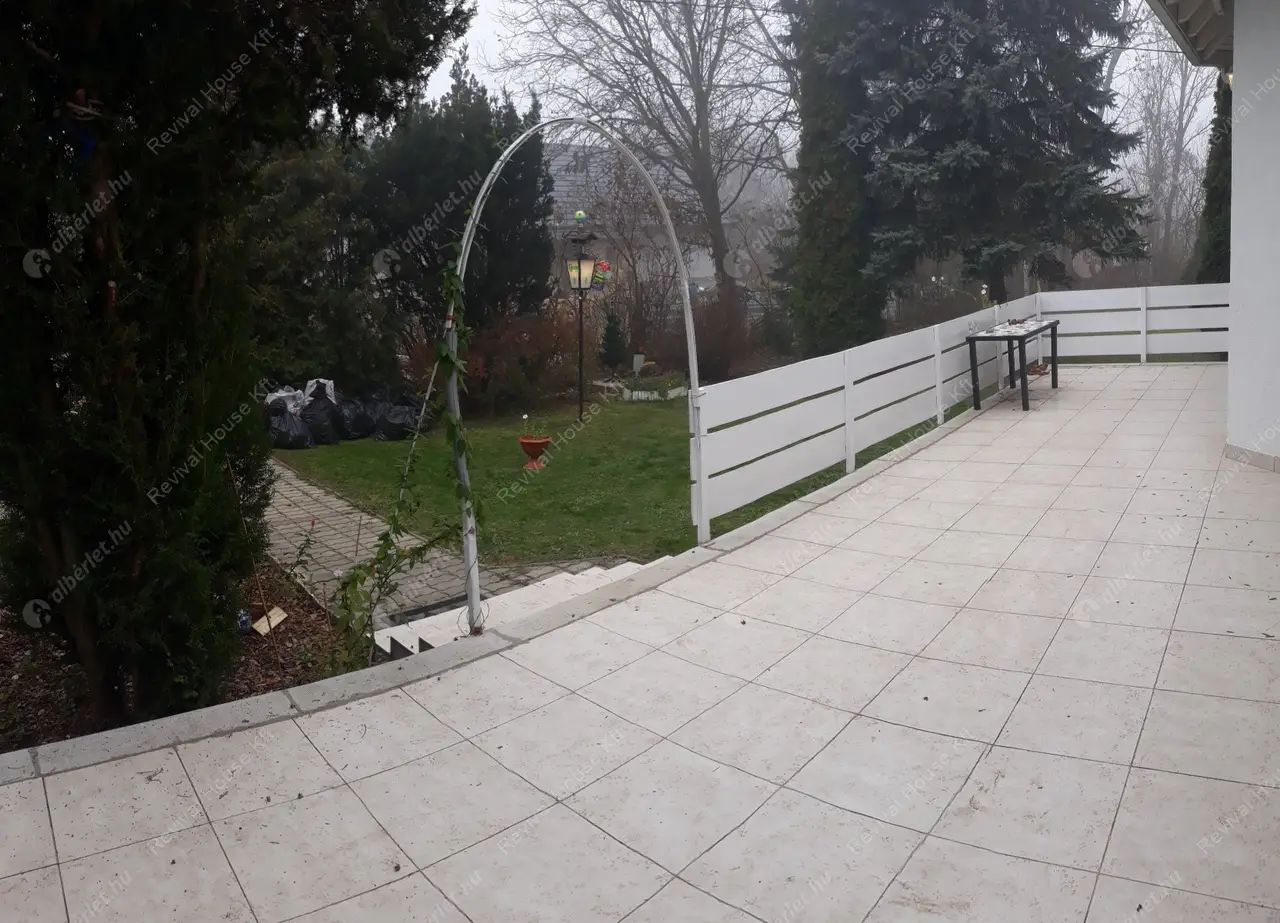 Kiadó albérlet 638000 Ft/hó áron: Remeteszőlős,  Szaturnusz utca. Mérete: 275 nm, 5 szobás | Alberlet.hu - 4508853