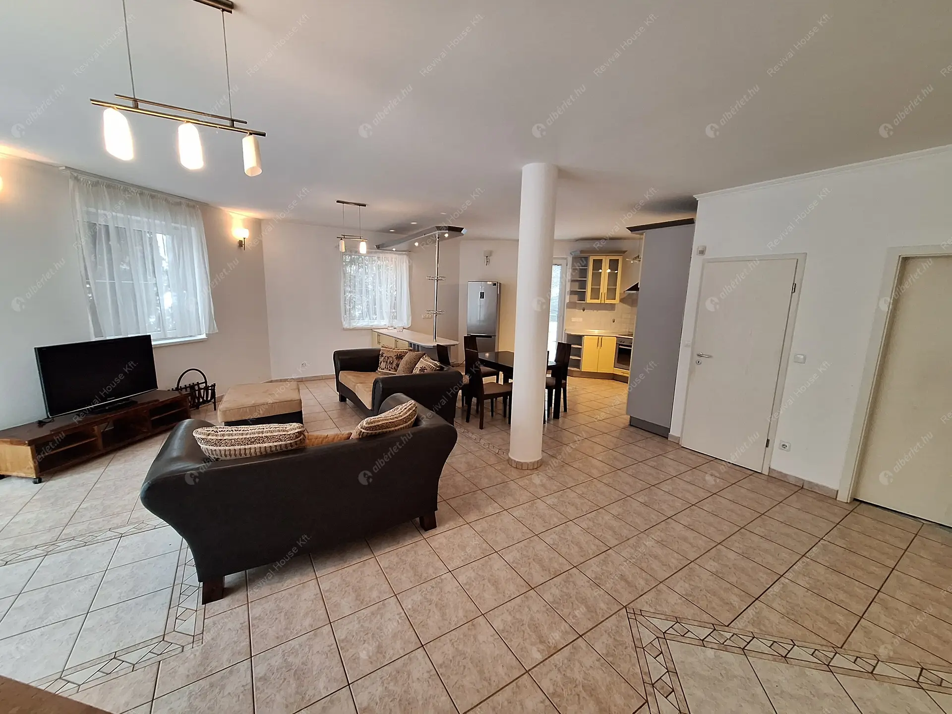 Kiadó albérlet 638000 Ft/hó áron: Remeteszőlős,  Szaturnusz utca. Mérete: 275 nm, 5 szobás | Alberlet.hu - 6366292