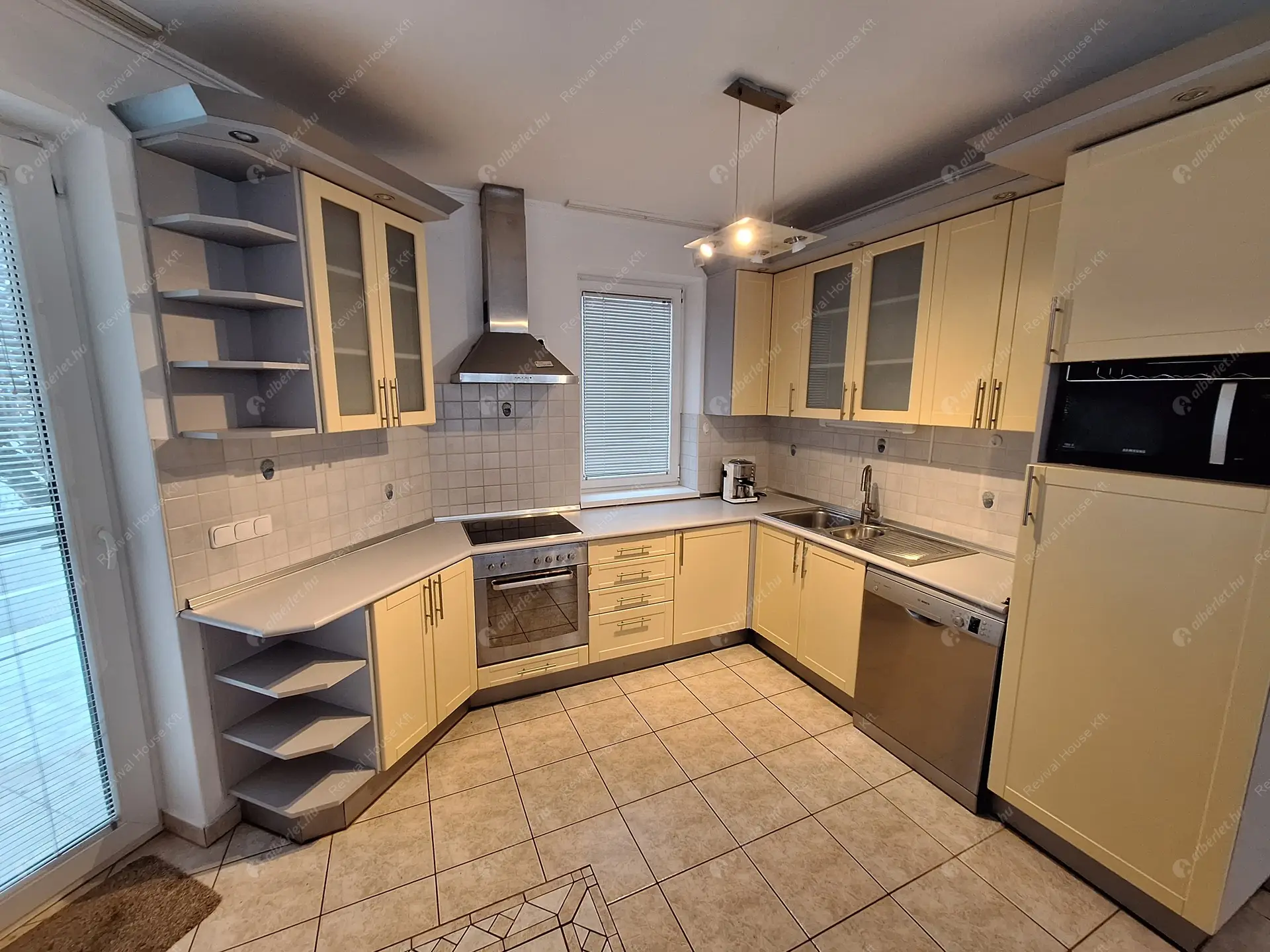 Kiadó albérlet 638000 Ft/hó áron: Remeteszőlős,  Szaturnusz utca. Mérete: 275 nm, 5 szobás | Alberlet.hu - 6366296