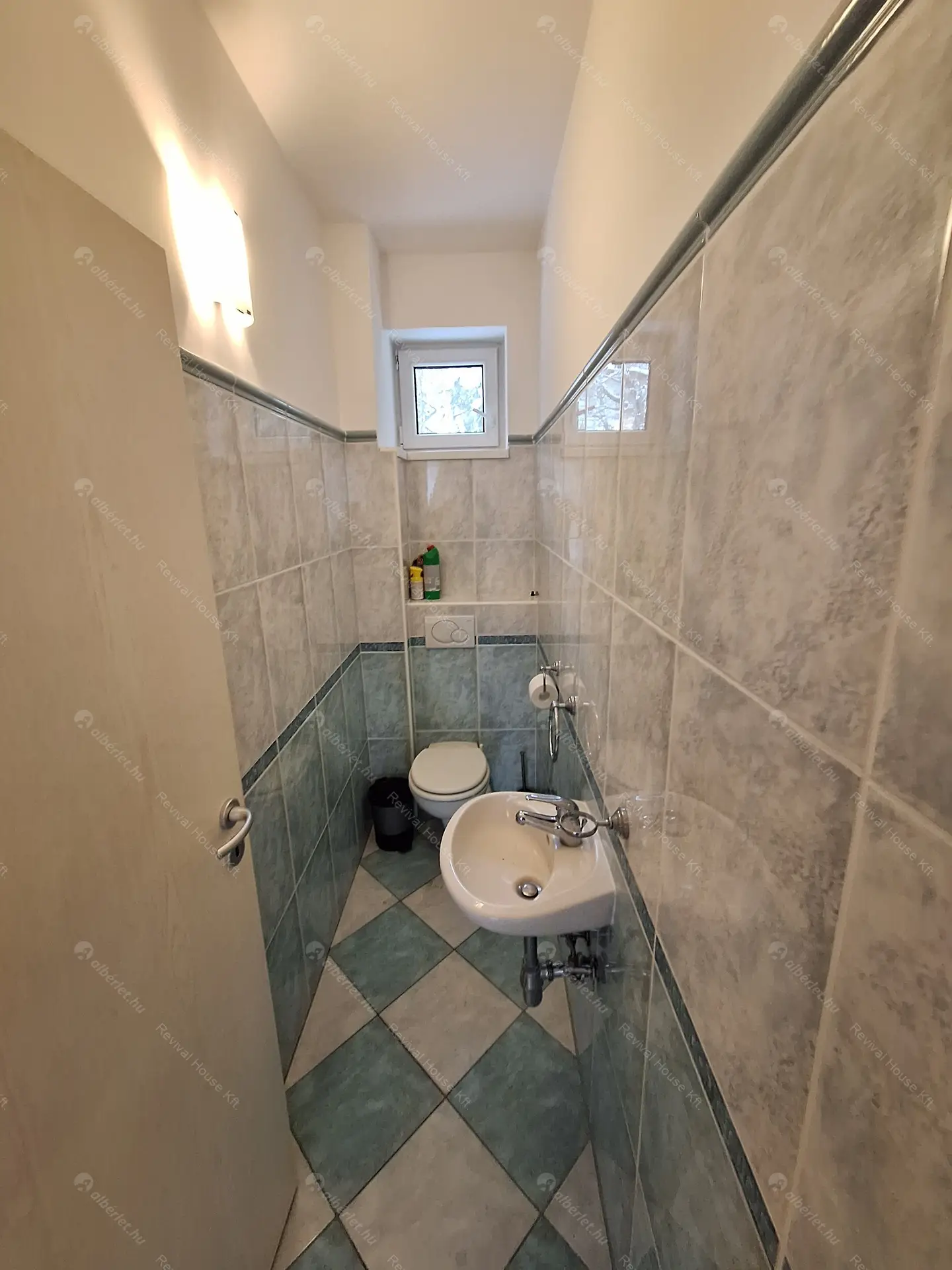 Kiadó albérlet 638000 Ft/hó áron: Remeteszőlős,  Szaturnusz utca. Mérete: 275 nm, 5 szobás | Alberlet.hu - 6366299