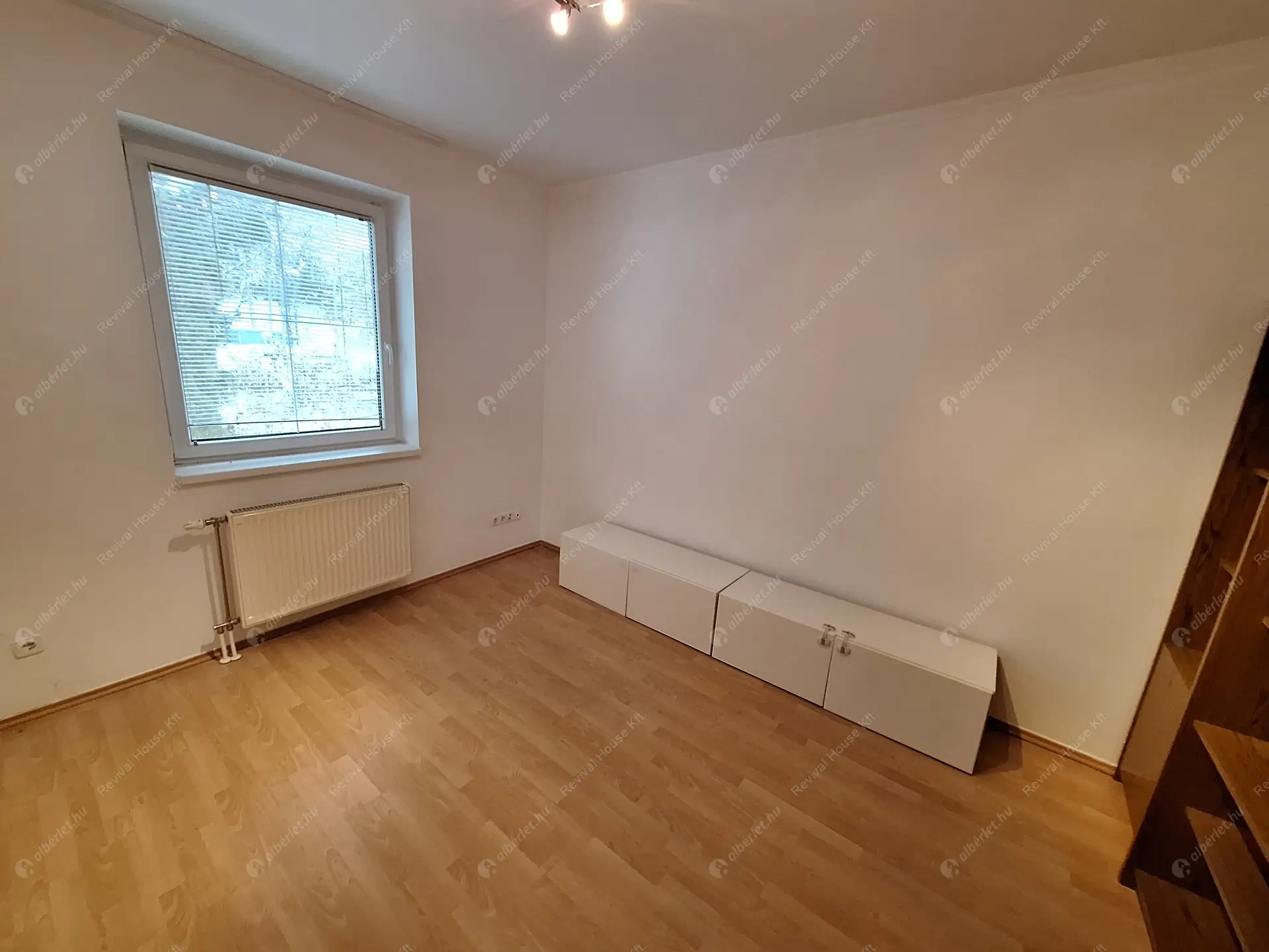 Kiadó albérlet 638000 Ft/hó áron: Remeteszőlős,  Szaturnusz utca. Mérete: 275 nm, 5 szobás | Alberlet.hu - 6366300