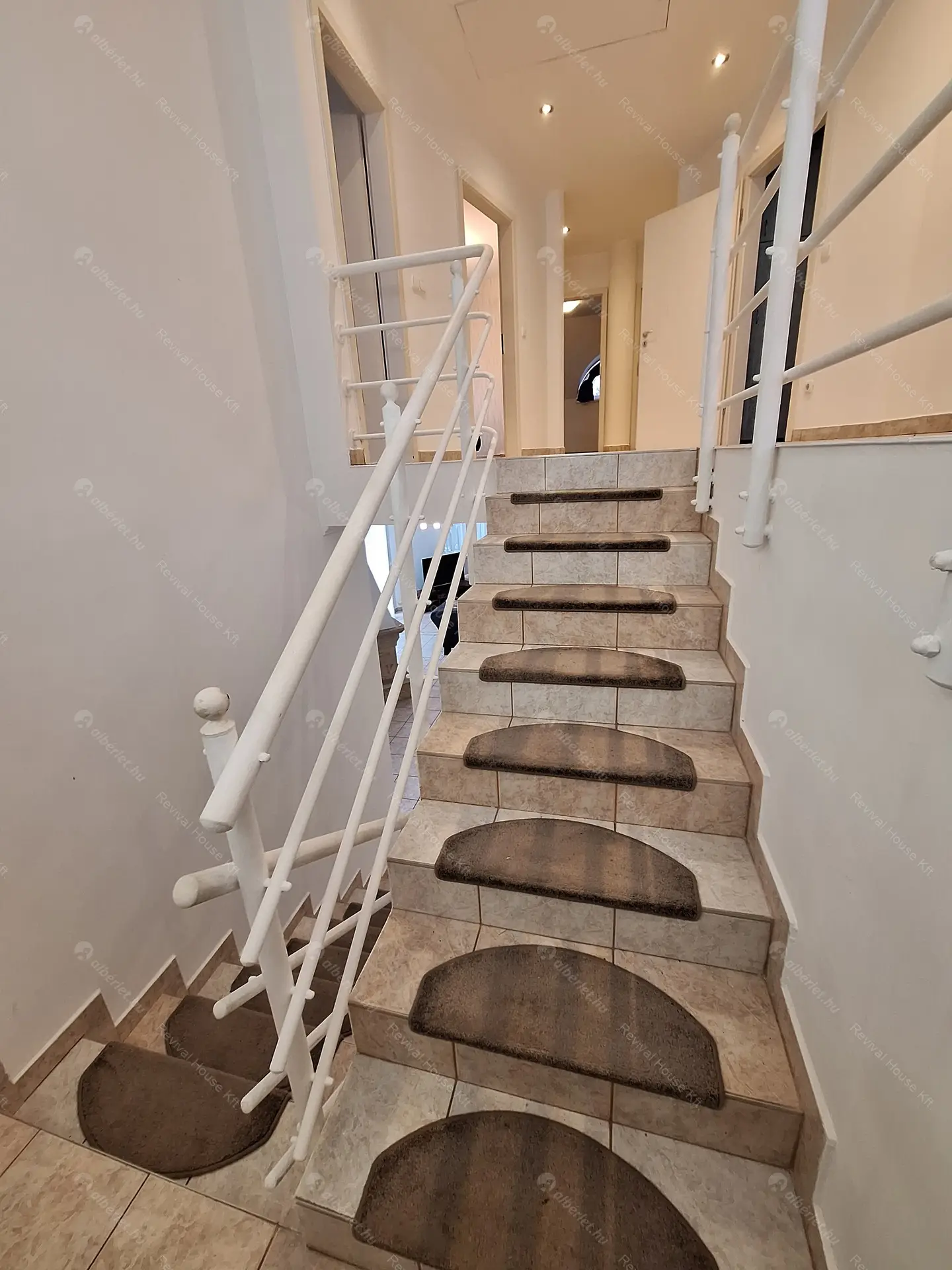 Kiadó albérlet 638000 Ft/hó áron: Remeteszőlős,  Szaturnusz utca. Mérete: 275 nm, 5 szobás | Alberlet.hu - 6366302