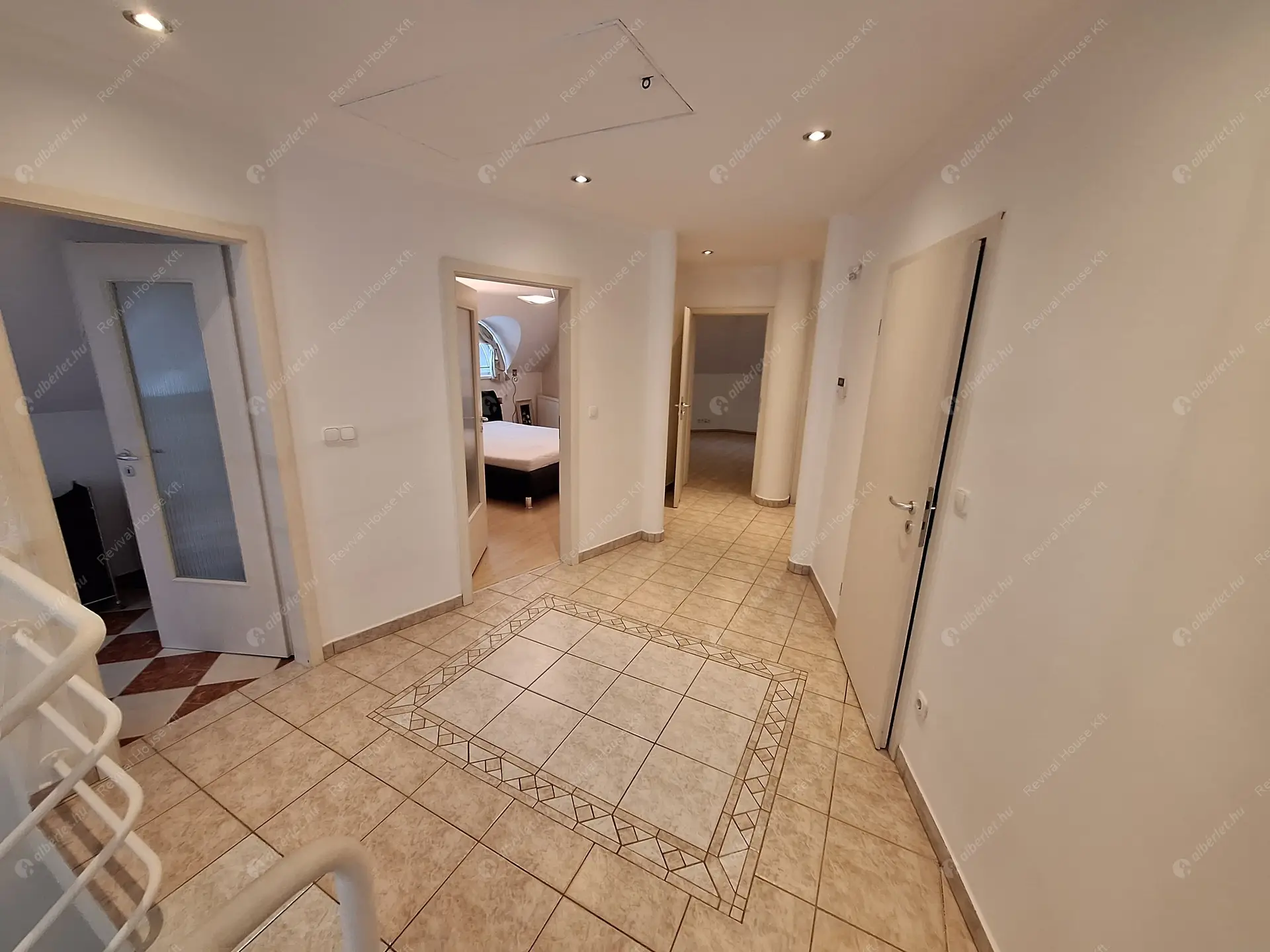 Kiadó albérlet 638000 Ft/hó áron: Remeteszőlős,  Szaturnusz utca. Mérete: 275 nm, 5 szobás | Alberlet.hu - 6366303