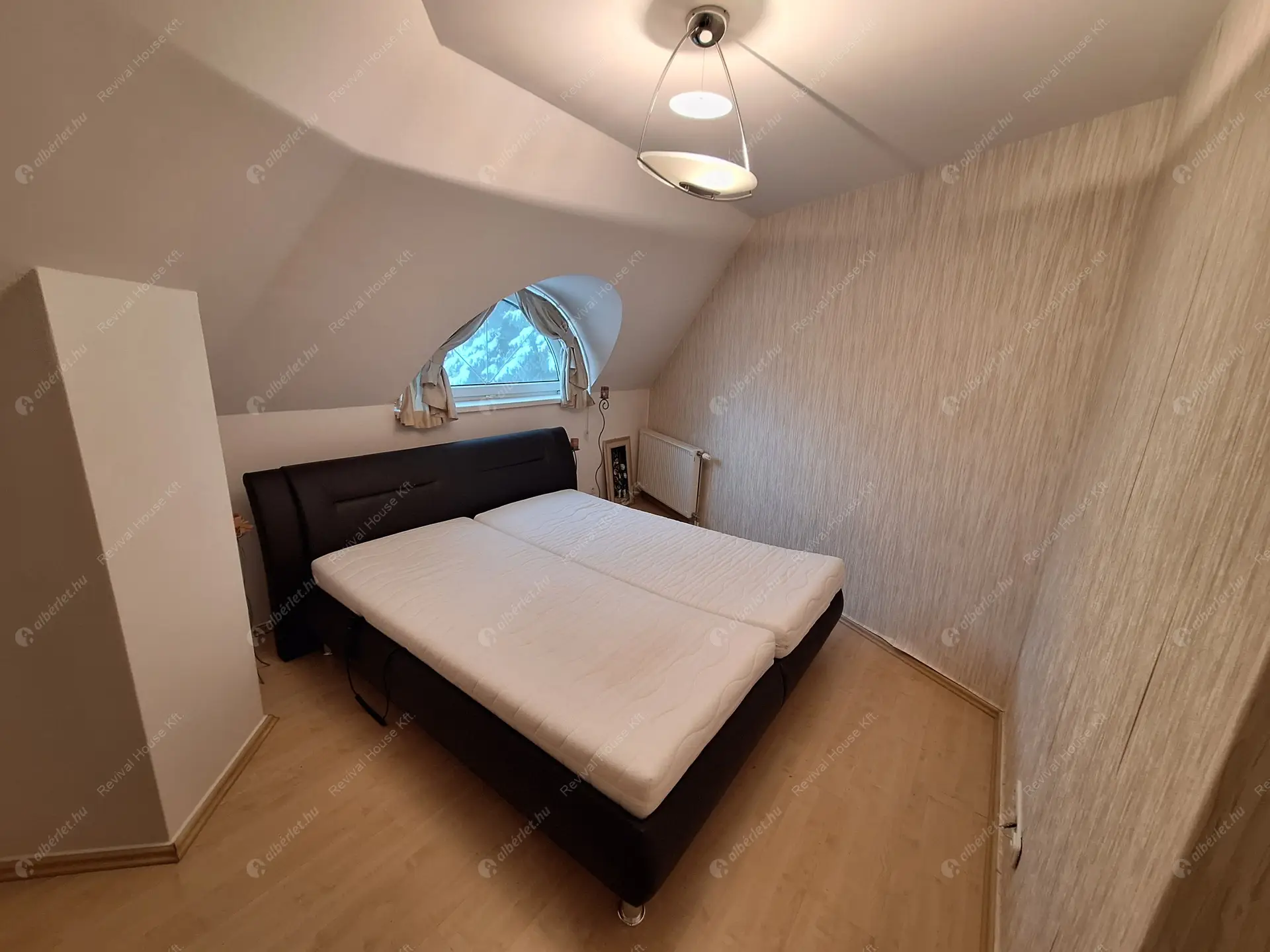 Kiadó albérlet 638000 Ft/hó áron: Remeteszőlős,  Szaturnusz utca. Mérete: 275 nm, 5 szobás | Alberlet.hu - 6366305