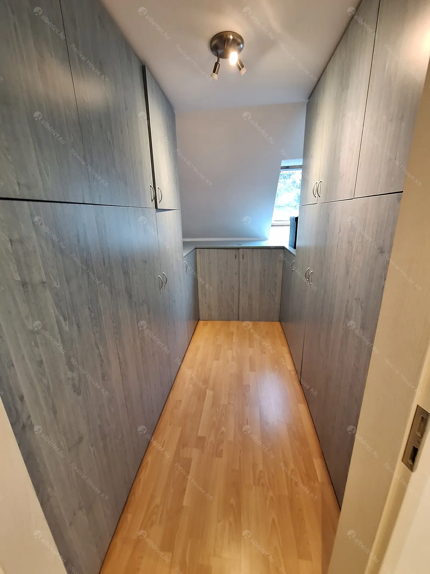 Kiadó albérlet 638000 Ft/hó áron: Remeteszőlős,  Szaturnusz utca. Mérete: 275 nm, 5 szobás | Alberlet.hu - 6366306