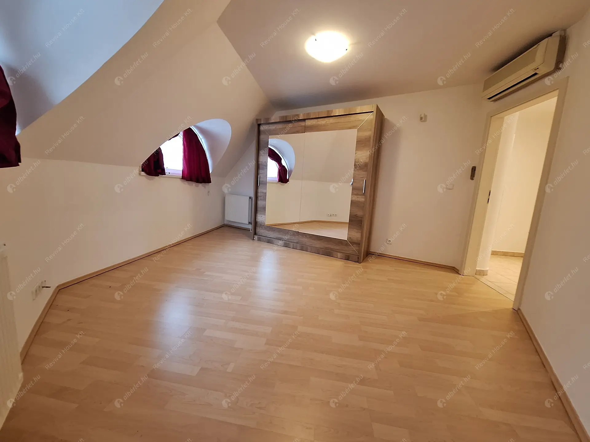 Kiadó albérlet 638000 Ft/hó áron: Remeteszőlős,  Szaturnusz utca. Mérete: 275 nm, 5 szobás | Alberlet.hu - 6366307