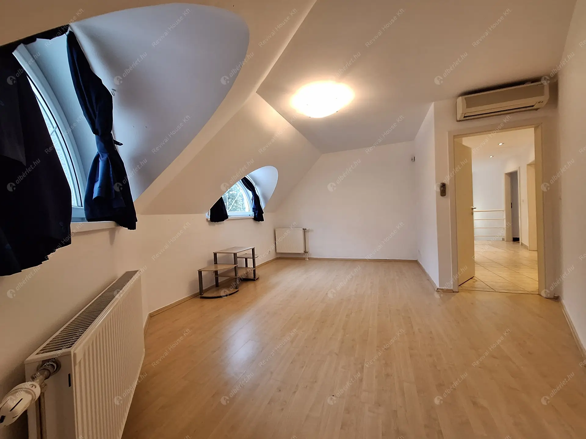 Kiadó albérlet 638000 Ft/hó áron: Remeteszőlős,  Szaturnusz utca. Mérete: 275 nm, 5 szobás | Alberlet.hu - 6366308