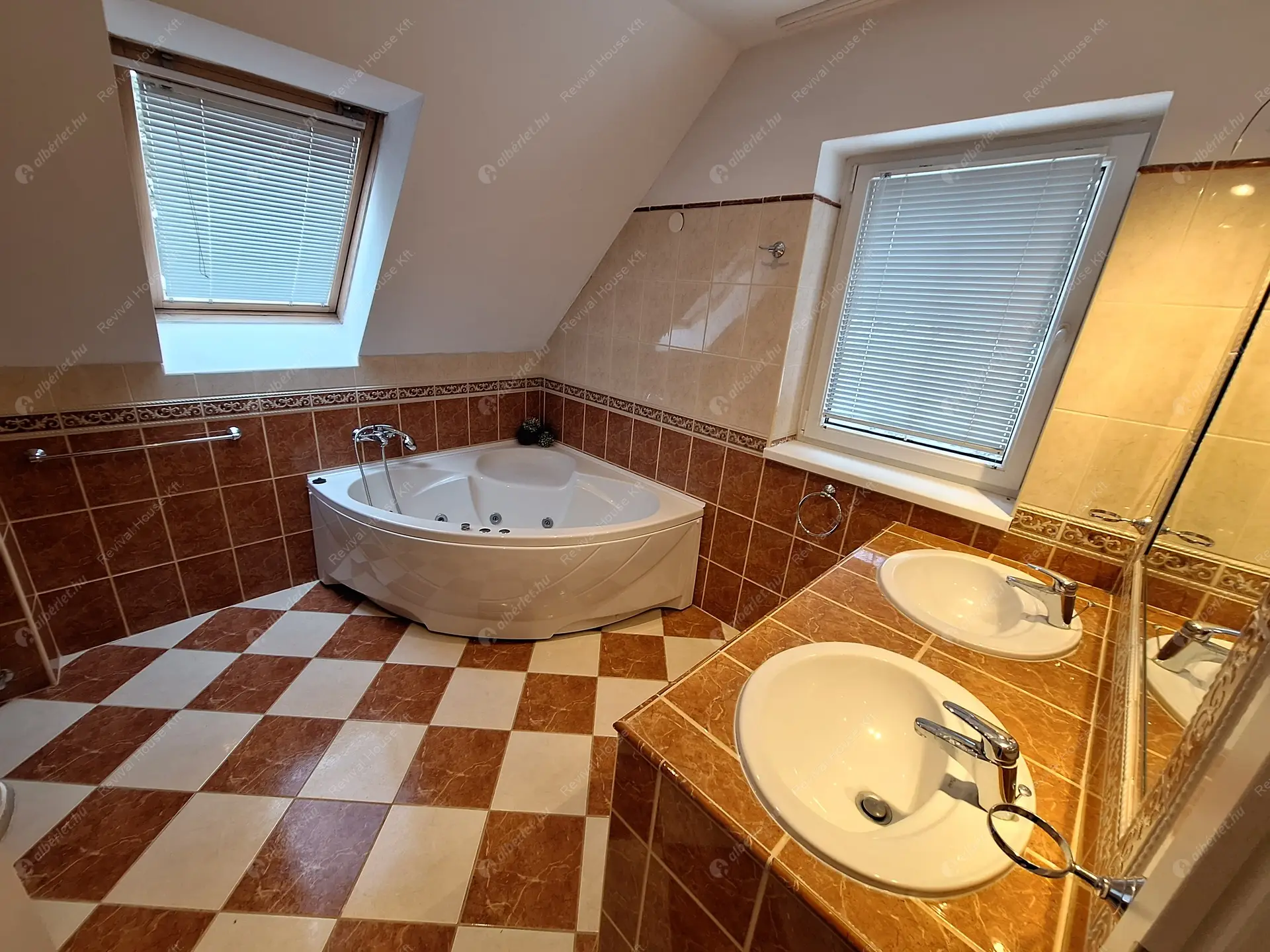 Kiadó albérlet 638000 Ft/hó áron: Remeteszőlős,  Szaturnusz utca. Mérete: 275 nm, 5 szobás | Alberlet.hu - 6366309