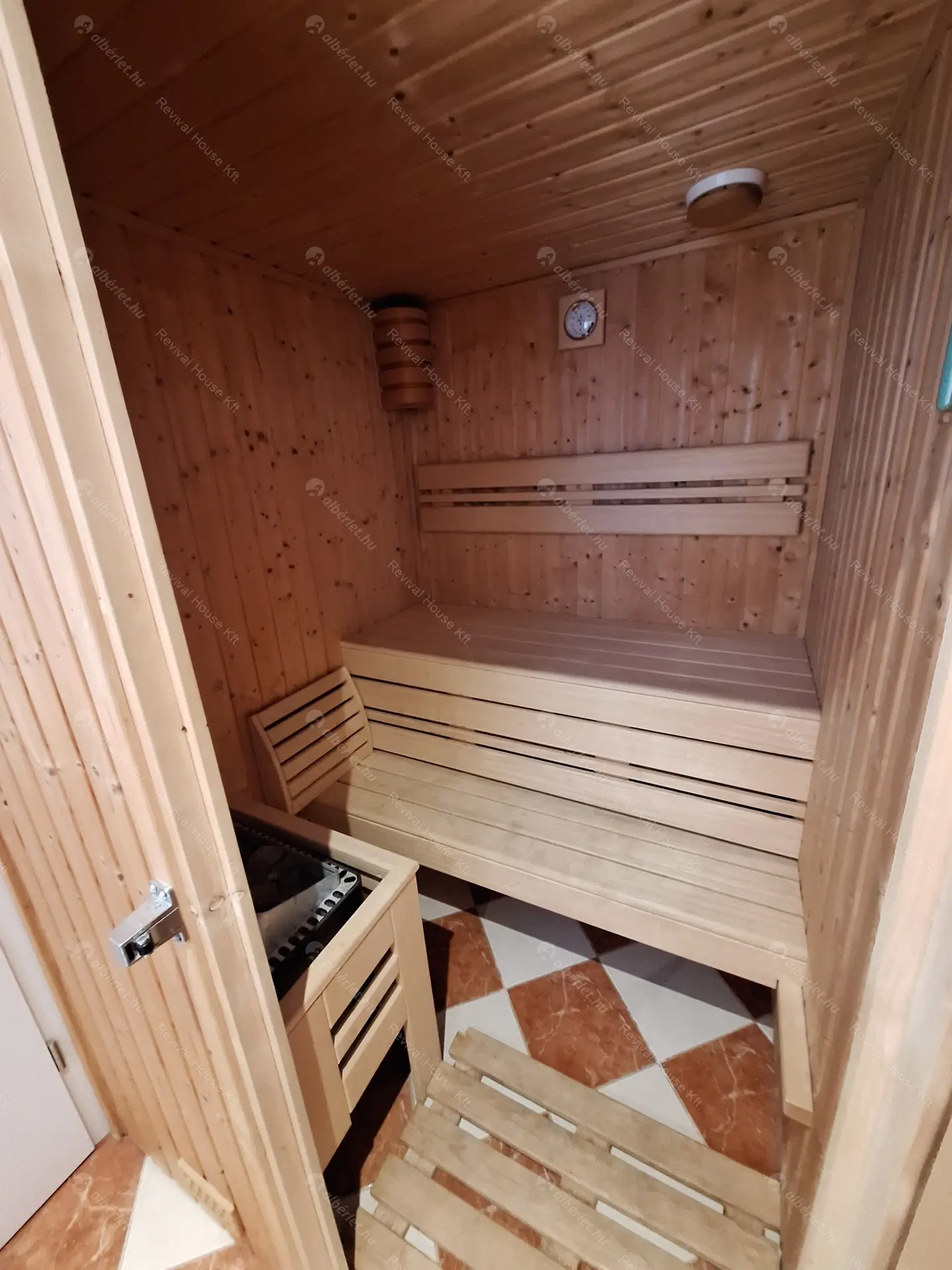 Kiadó albérlet 638000 Ft/hó áron: Remeteszőlős,  Szaturnusz utca. Mérete: 275 nm, 5 szobás | Alberlet.hu - 6366311