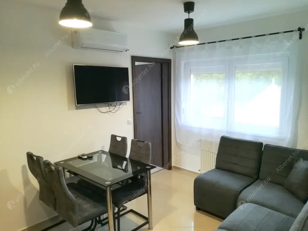 Kiadó albérlet 169000 Ft/hó áron: Siófok,  Köztársaság utca. Mérete: 45 nm, 3 szobás | Alberlet.hu - 6615987