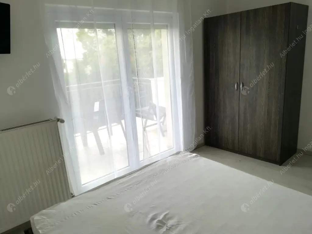 Kiadó albérlet 169000 Ft/hó áron: Siófok,  Köztársaság utca. Mérete: 45 nm, 3 szobás | Alberlet.hu - 6615993