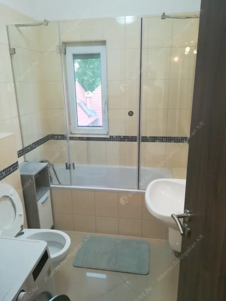 Kiadó albérlet 169000 Ft/hó áron: Siófok,  Köztársaság utca. Mérete: 45 nm, 3 szobás | Alberlet.hu - 6615995