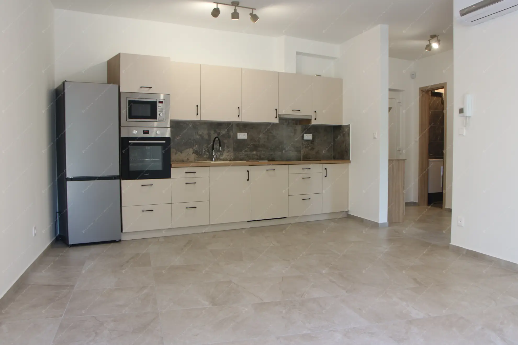 Kiadó albérlet 200000 Ft/hó áron: Siófok,  Nefelejcs utca  . Mérete: 50 nm, 2 szobás | Alberlet.hu - 6579376