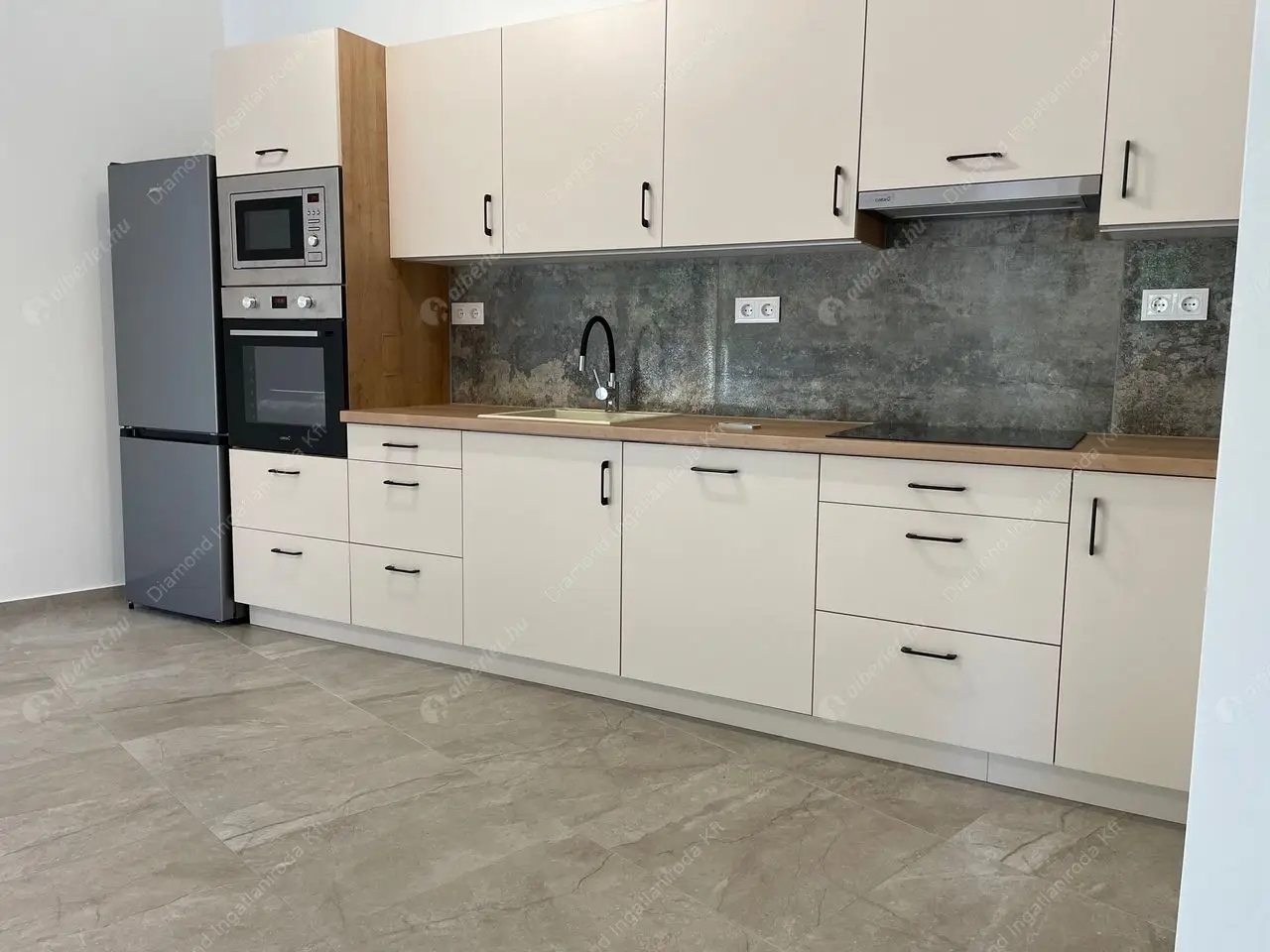 Kiadó albérlet 200000 Ft/hó áron: Siófok,  Nefelejcs utca  . Mérete: 50 nm, 2 szobás | Alberlet.hu - 6579377