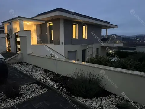 Kiadó albérlet 510000 Ft/hó áron: Törökbálint ,  Balassi Bálint utca. Mérete: 78 nm, 3 szobás | Alberlet.hu - 6677611