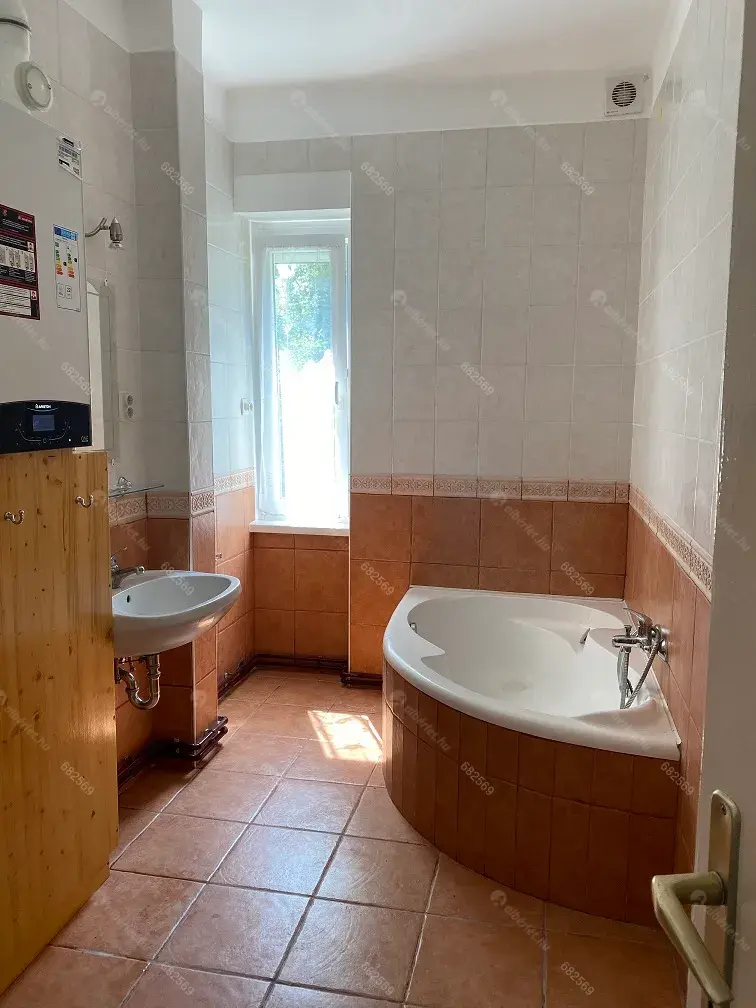 Kiadó albérlet 175000 Ft/hó áron: Veszprém,  Csikász Imre utca. Mérete: 52 nm, 2 szobás | Alberlet.hu - 6649589